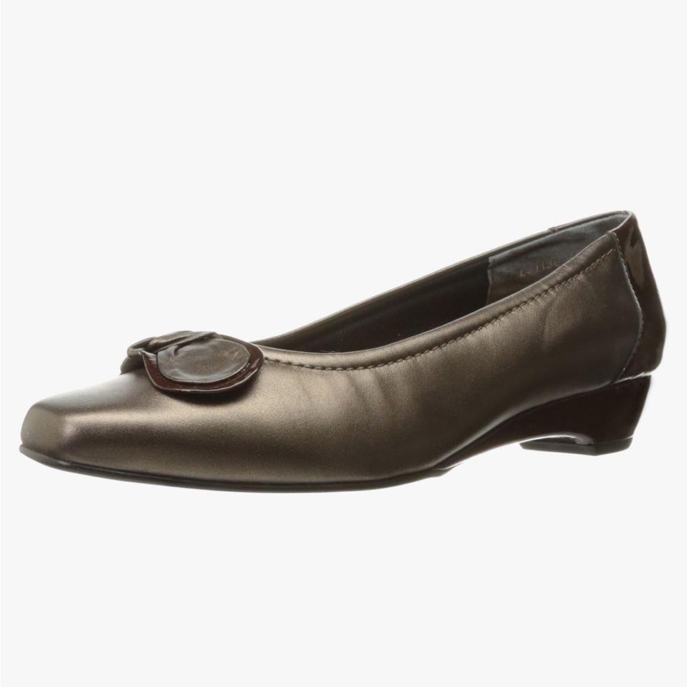 Ros Hommerson Women’s Boston Wedge Pumps metallic bronze size 8.5